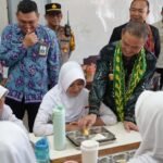 Gokil, Pria Ini Pecahkan Rekor Lari Marathon Tembus di Bawah 2 Jam